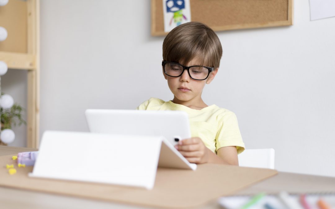 Tablete și laptopuri pentru Școala Gimnazială „Ion Dacian” Saschiz